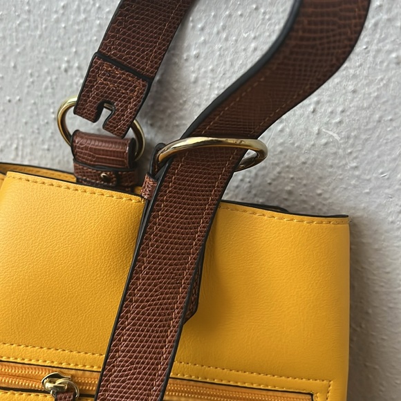 Pretty yellow Jacques Esterel bag. Never used, new, simple and beautiful. - Picture 6 of 6
